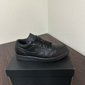 Jordan 1 Low Triple Black